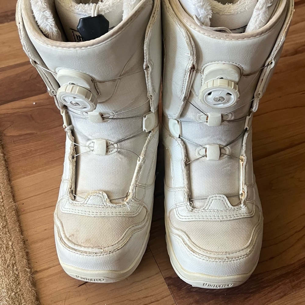 Women's Winter Snow Boots with Adjustable Fastening